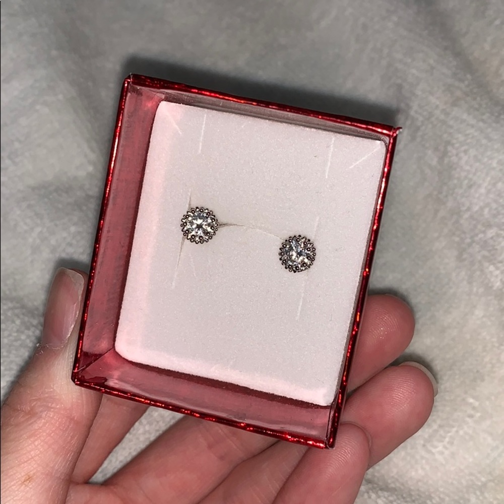 Pair of earrings